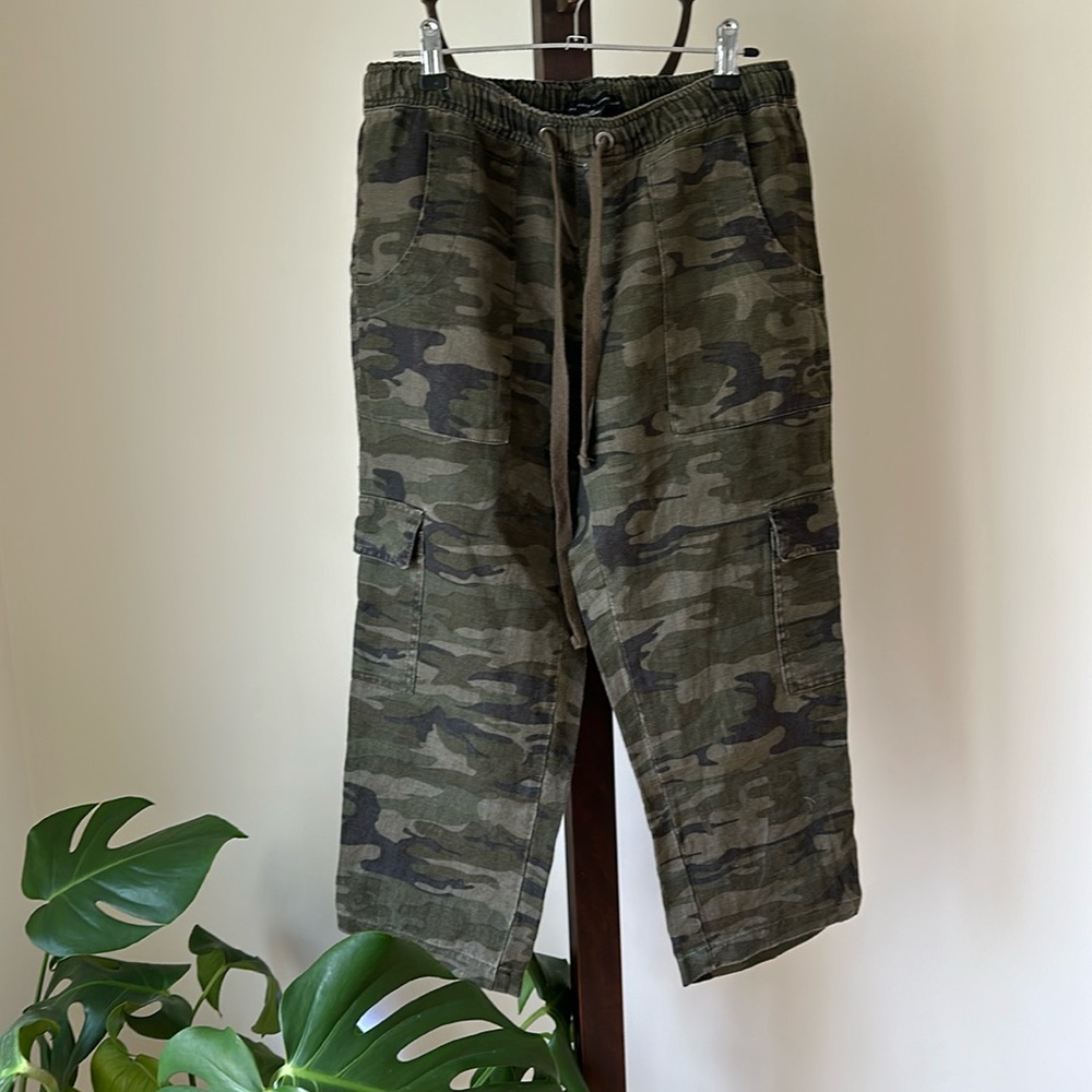 Sanctuary by Anthropologie Cargo Camo cropped 100% linen
